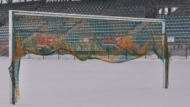 Stadion w Tarnobrzegu pod śniegiem. Sobotni mecz zagrożony!