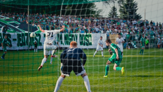 Derby na Broni w Wielką Sobotę o 15:00