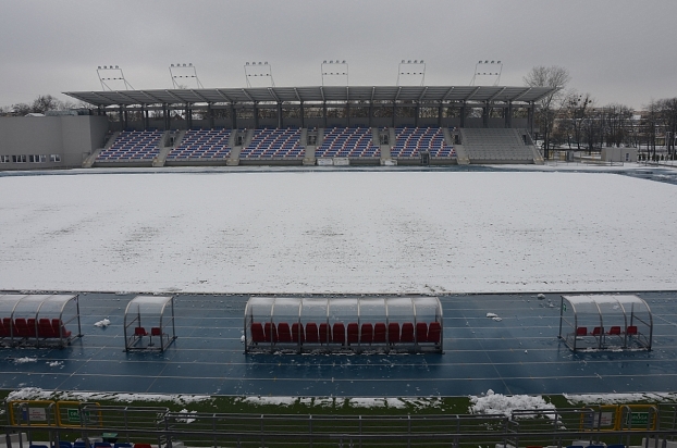 Stadion przy Narutowicza w śniegu