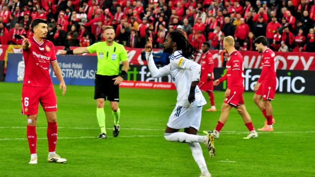 Premierowy gol Romario Baro