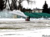 Stadion zwizytowany. Trwa odśnieżanie murawy